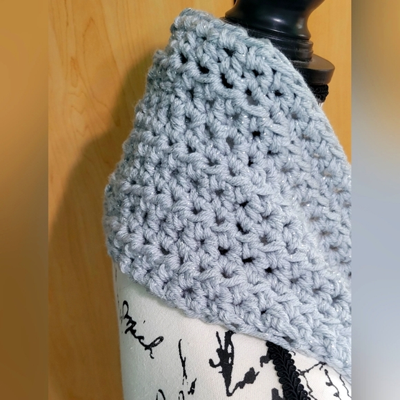 Crochet Neck Cowl.Sparkly Gray Winter Neck Scarf - New OSFM - Picture 4 of 5